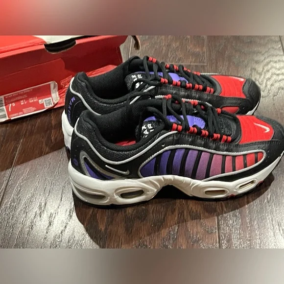 Nike Air Max Tailwind 4 Sneakers Women Size 7.5 Black Purple Red CQ9962-001 NEW*